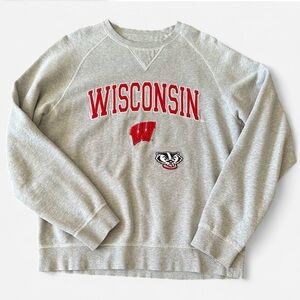 Wisconsin Badgers Crewneck Sweatshirt Gray Embroidered Logo Men’s L / Women’s XL